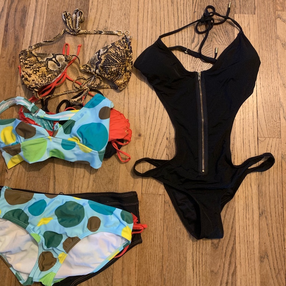 Bikinis bundle of 4 sets, 1 bra, 1 sexy blk1piece.